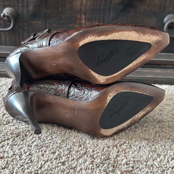 Donald J Pliner Heeled Ankle Boots - Picture 8 of 9